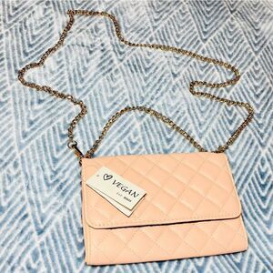 NWT DESIGNER VEGAN EST 2005 PINK QUILTED CLUTCH 100% VEGAN FRIENDLY W DETACHABLE